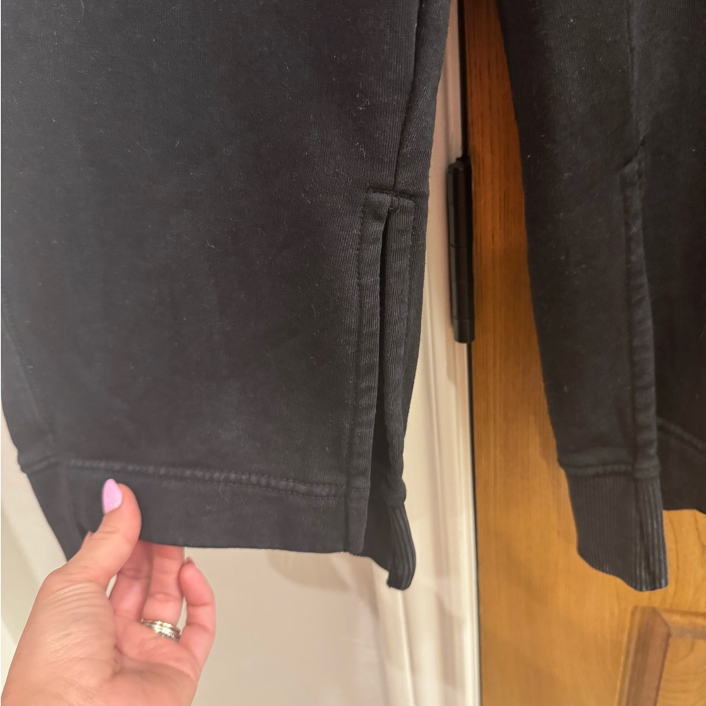 Free People Movement women’s cropped sweatpants. Size XS. EUC. - Picture 2 of 4